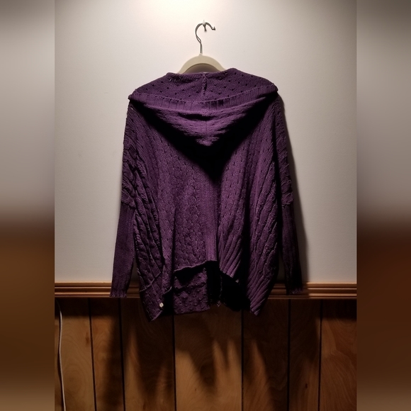 🔥HOST PICK🔥☃️Pure Handknit brand button up cardigan with hood - Picture 7 of 9